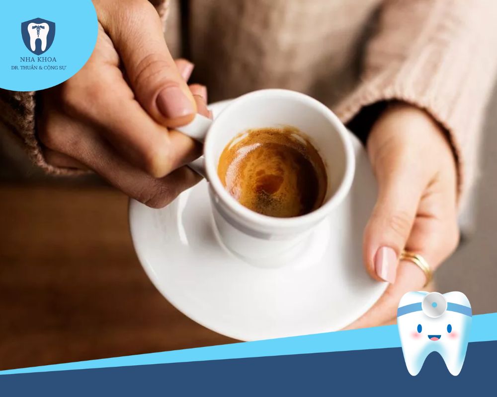 cách làm trắng răng tại nhà bằng cà phê